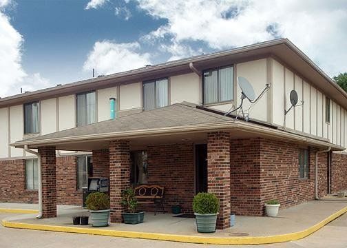 Econo Lodge Lansing - Leavenworth Exterior foto